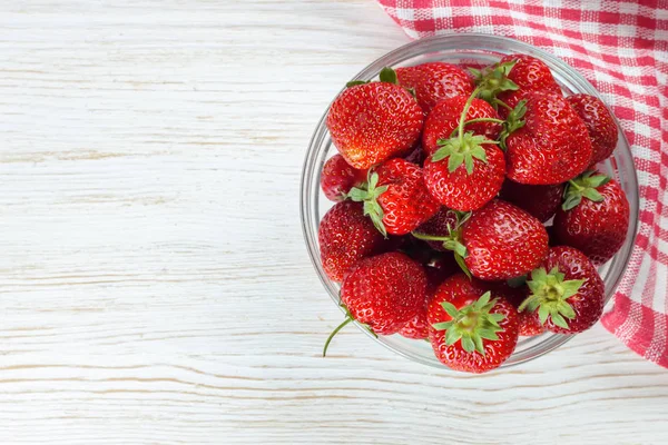 Strawberry in a bowl — Stock Photo, Image