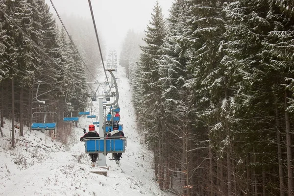 Ski lift in the mountains — Stock Photo, Image