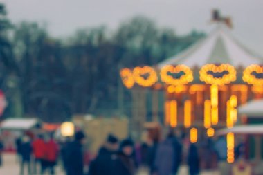 Arka plan bulanık Noel peri ışıkları.