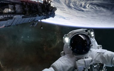 Astronot, uzay istasyonu, Dünya 'nın yörüngesi. Güneş sistemi. Bilim kurgu