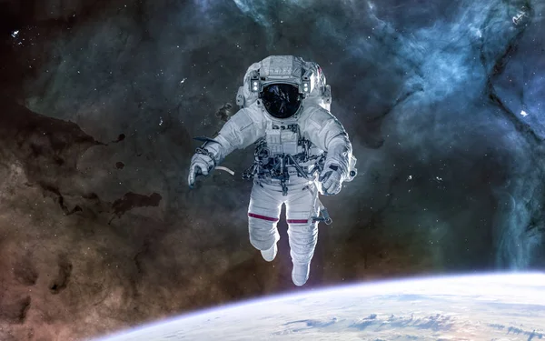 Astronaut Omloppsbana Runt Jorden Solsystem Nebulosor Science Fiction Delar Denna — Stockfoto