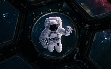 Astronot bir uzay gemisinden denize düştü. Pencere deliğinden görüntüle