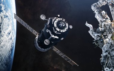 Dünya 'nın yörüngesindeki uzay istasyonları. Güneş Sistemi