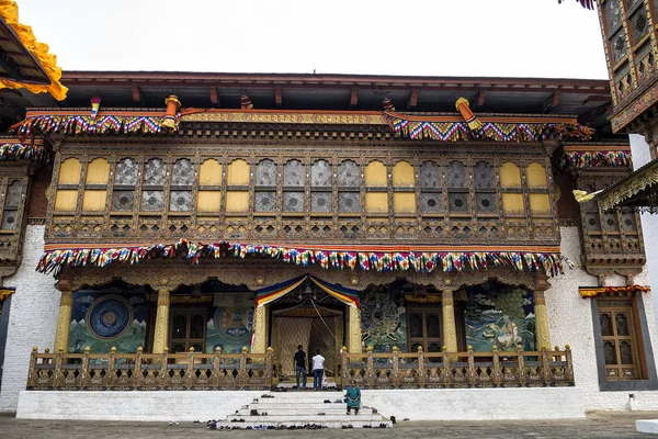 プナカ ゾンや Pungthang Dewachen Phodrang 修道院 プナカ ブータンの入り口の つの訪問者 — ストック写真