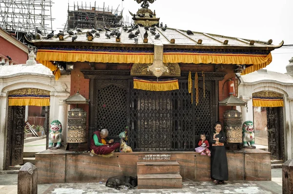Unidentified Buddhist Monks Pilgrim Prayers Tourists Boudhanath Stupa Kathmandu Nepal — Stock Photo, Image