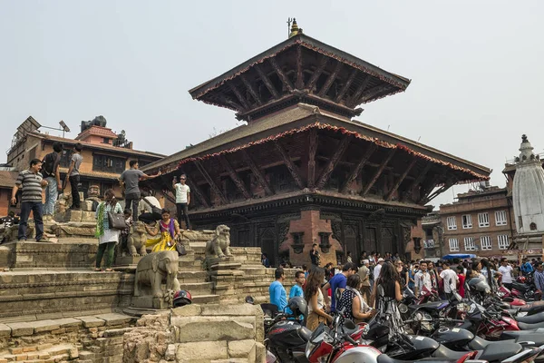 Kathmandu Nepal Abril 2016 Multidão Pessoas Reúnem Praça Kathmandu Durbar — Fotografia de Stock