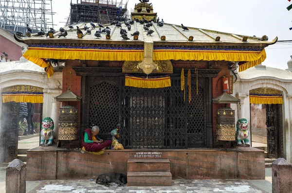 Unidentified Buddhist Pilgrim Prayers Tourists Boudhanath Stupa Kathmandu Nepal Boudhanath — Stock Photo, Image