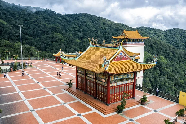 Unidentified Tourists Visiting Scenic Site Chin Swee Caves Temple Genting — Stock Photo, Image