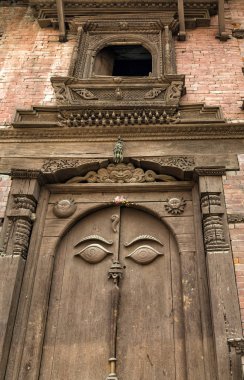 Nepal Zanaat ve Katmandu Durbar Meydanı'nda Basantapur Durbar mimarisi, Nepal - Basantapur Durbar da Nau-talle Durbar olarak adlandırılan Kral Prithvi Narayan Şah tarafından 1770 yılında inşa edilmiştir.
