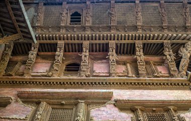 Nepal Zanaat ve Katmandu Durbar Meydanı'nda Basantapur Durbar mimarisi, Nepal - Basantapur Durbar da Nau-talle Durbar olarak adlandırılan Kral Prithvi Narayan Şah tarafından 1770 yılında inşa edilmiştir.