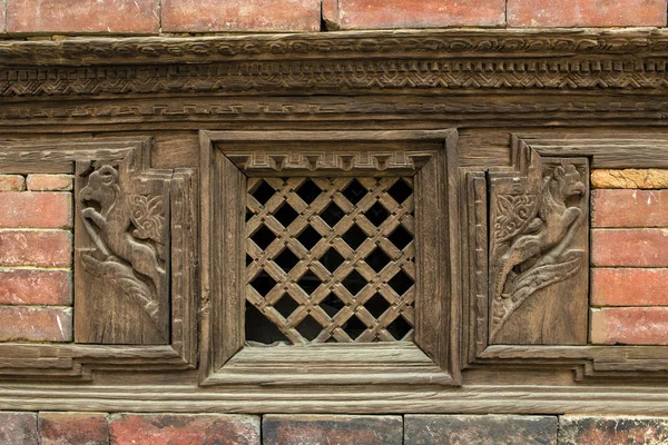 ネパールの工芸品とカトマンズ ダルバール広場のバサンタプル ダルバールの建築 ネパール トール ダルバールとも呼ばれるバサンタプル ダルバールは 1770年にプリスヴィ ナラヤン シャー王によって建てられました — ストック写真