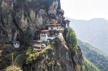 Taktshang manastırı, Butan - Kaplanlar Nest Manastırı da Taktsang Palphug Manastırı olarak biliyorum. Bhutan'da, yukarı Paro vadisinin kayalık tarafında bulunan.