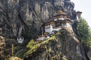 Taktshang manastırı, Butan - Kaplanlar Nest Manastırı da Taktsang Palphug Manastırı olarak biliyorum. Bhutan'da, yukarı Paro vadisinin kayalık tarafında bulunan.