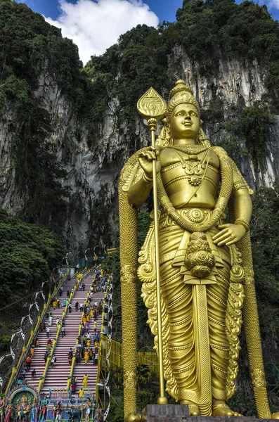 バトゥ洞窟 マレーシア マレーシアのバトゥ洞窟でムルガン卿の像 — ストック写真