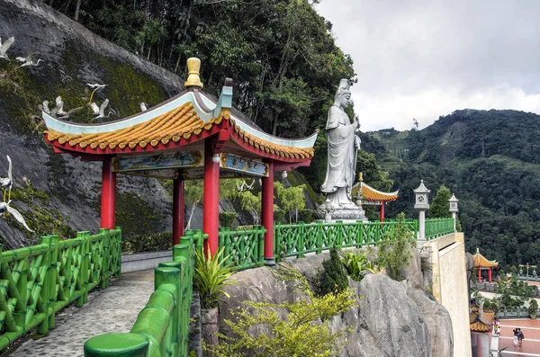 マレーシアのゲンティン高原にあるチン スィー洞窟寺院の景勝地 — ストック写真