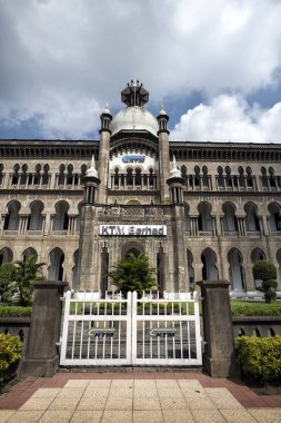 Keretapi Tanah Melayu Berhad (KTMB) veya Malezya Demiryolları Limited idari binası 1910 yılında tamamlandı, Kuala Lumpur, Malezya.