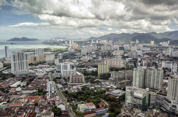 George Town 'un Penang, Malezya' daki Top Komtar 'dan hava görüntüsü.