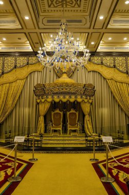 Istana Negara 'dan Balai Rong Seri, Malezya Kraliyet Müzesi. - Salon resmi ve geleneksel işlevler için kullanıldı..