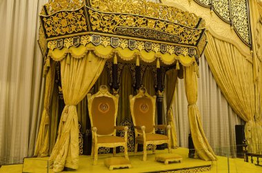 Istana Negara Kraliyet Müzesi, Malezya 'dan Balai Rong Seri. Salon resmi ve geleneksel işlevler için kraliyet savunması, kurulum töreni vesaire gibi törenler için kullanıldı..