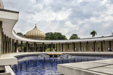 Tugu Negara Malezya namı diğer Malezya Ulusal Anıtı, 2. Dünya Savaşı ve Malezya Acil Servisi, Kuala Lumpur, Malezya 'da ölenlerin anısına dikilmiş bir anıttır..