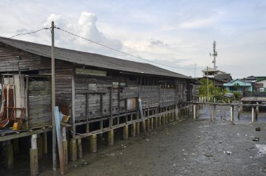 Kampung Bagan Sungai Lima, Malezya 'da otantik bir Çin balıkçı köyü. Kampung Bagan Sungai Lima, ana köy Pulau Ketam 'ın beşinci nehrinde yer almaktadır.