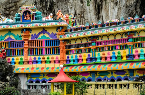 ムルガン寺院バトゥ洞窟の新しい象徴的な外観は マレーシアの観光の新たな魅力になります 洞窟はマレーシアのタイプームのヒンズー教の祭りの焦点です — ストック写真