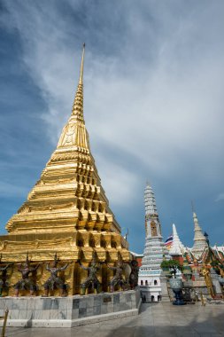 Wat Phra Kaew veya Grand Place, Bangkok, Tayland 'daki Zümrüt Buda Tapınağı - Wat Phra Kaew veya Zümrüt Buda Tapınağı Bangkok Tayland' da bir turizm simgesidir
