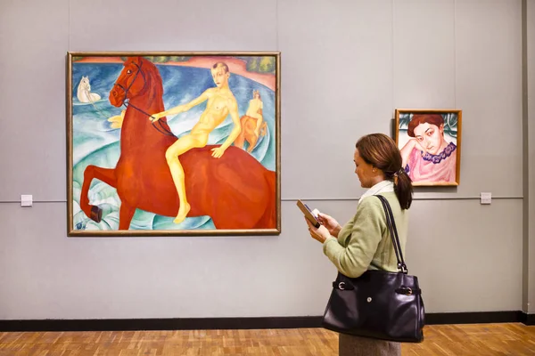 At the exhibition. Moscow Tretyakov gallery. — Stock Photo, Image