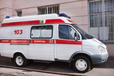 Ambulans bir çağrı üzerine hastaya gider.