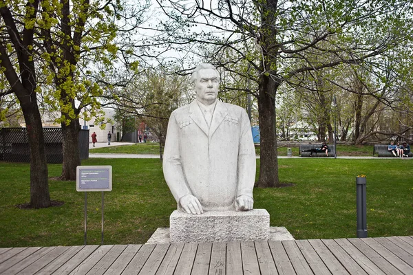 Скульптура Леонід Брежнєв — стокове фото