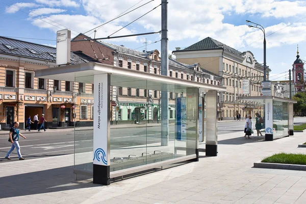 Przystanek Autobusowy Mieście Moskwa Centrum Miasta Przy Ulicy Lyusinovskaya Sierpnia — Zdjęcie stockowe