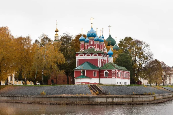 ウグリチ 秋にロシアの町 血の教会上のディミトリー — ストック写真