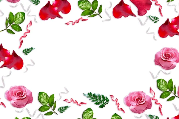 Μπουμπούκια ανθέων των τριαντάφυλλων που απομονώνονται σε λευκό φόντο. Εορταστική σύνθεση — Φωτογραφία Αρχείου