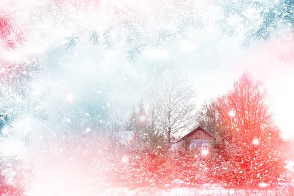 겨울에 눈이 내린 마을이 숲을 덮었습니다. 휴일 카드. — 스톡 사진