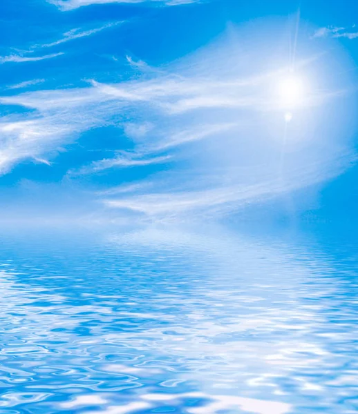 Blå och ljusa himmel — Stockfoto
