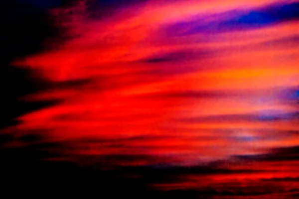 Размыто Черное Небо Пушистыми Облаками Естественный Фон — стоковое фото