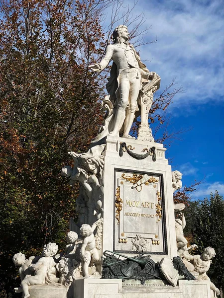Mozart standbeeld Vienna — Stockfoto