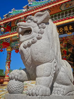 Çinli Aslan Heykeli