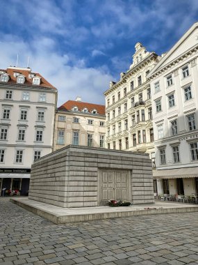 Yahudi Soykırımı Anıtı ile Judenplatz