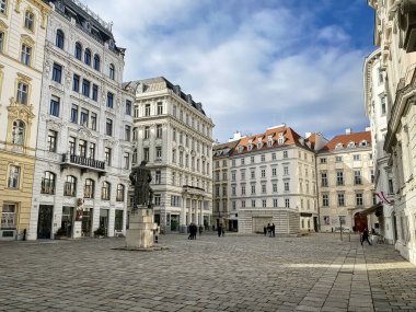 Yahudi Soykırımı Anıtı ile Judenplatz