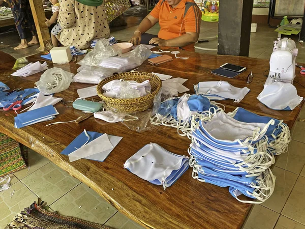 泰国潘东培 2020年3月14日 村民通过手工制作口罩来保护自己免受病毒感染 — 图库照片