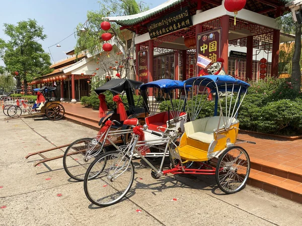 Udon Thani, Tayland - 9 Mart 2020 Udon Thani 'deki Tayland-Çin Kültür Merkezi Corona Virüsü yüzünden Wuhan için ısrarlı sloganlar gönderdi