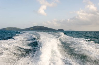 Okyanus dalgaları sürat teknesi