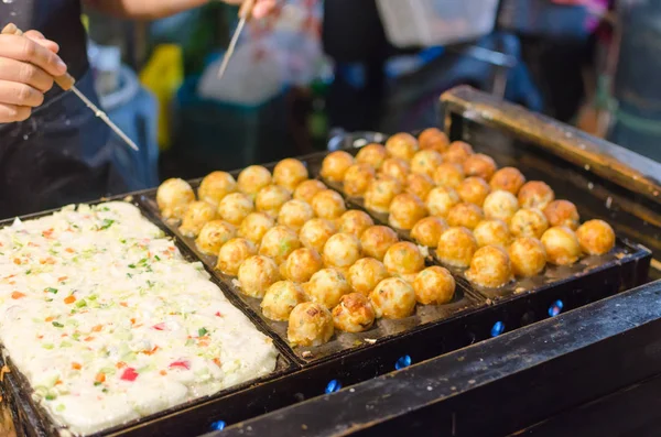 たこ焼きの作り方日本一おいしいお菓子 — ストック写真