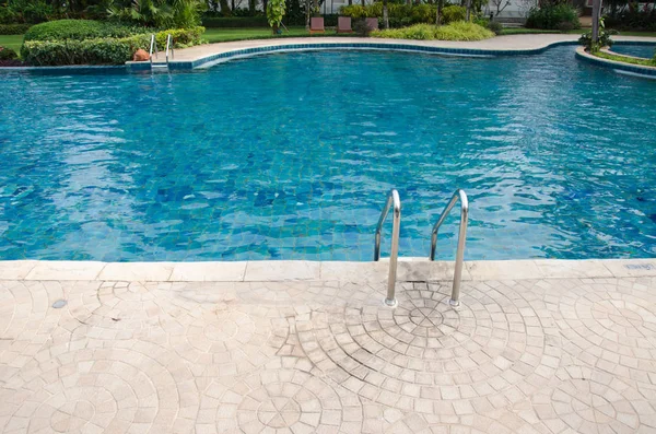Swimming pool hotel — Stock Photo, Image