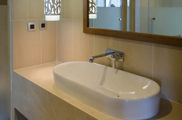 Moderne badkamer gootstenen — Stockfoto