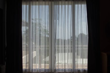 Yatak odasında ince perde