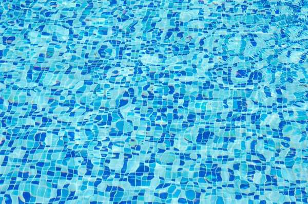 蓝色游泳池的表面 水的背景 — 图库照片