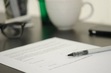 contrac imzalamak için kağıt