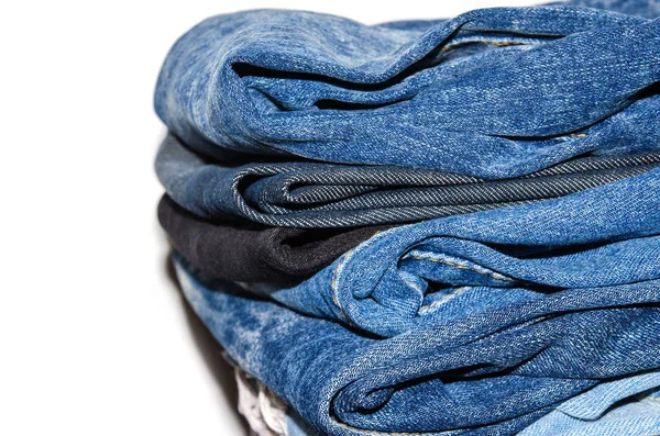 Jeans Empilhados Isolados Fundo Branco — Fotografia de Stock